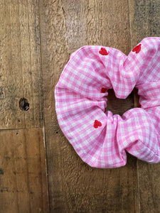 SCRUNCHIE | Embroidered Hearts