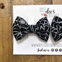 PENELOPE BOW | Metallic Spider Webs